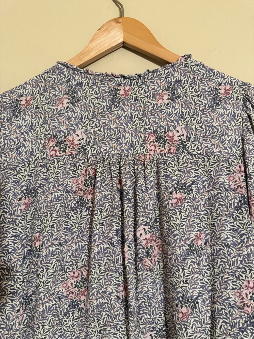 Caroll Paris 3/4 Sleeve Floral V-Neck Blouse size M - Picture 5 of 7